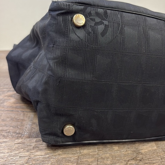 SOLD IN STORE CHANEL Travel Ligne Tote (2004-2005) - Picture 14 of 15